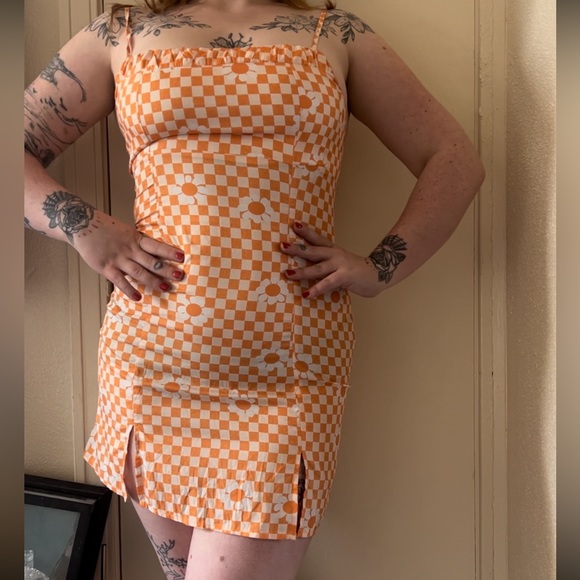 Flattering Orange Checker Flower Power Cute Mini Dress w/Leg Slits & Ruffle Bust - Picture 7 of 10